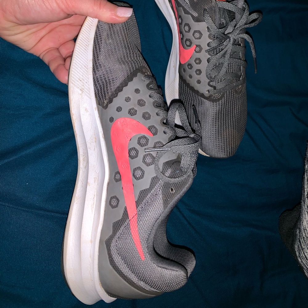 Women’s Nike tennis shoes
